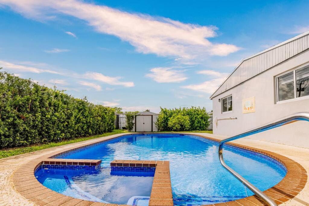 Home With A Pool Close To Beach And Fll Airport Pool Heated October- March Fort Lauderdale Exterior foto